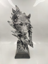 Load image into Gallery viewer, HEINBOW Wolf Head Statue Wolf Bust Decor Collectible Figurines and Gift for Table Top in Home
