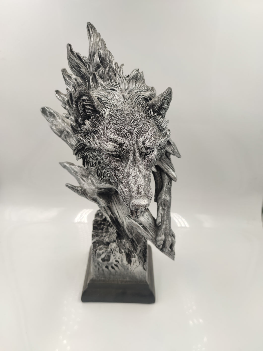 HEINBOW Wolf Head Statue Wolf Bust Decor Collectible Figurines and Gift for Table Top in Home