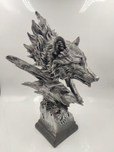 Load image into Gallery viewer, HEINBOW Wolf Head Statue Wolf Bust Decor Collectible Figurines and Gift for Table Top in Home
