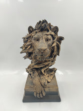 Load image into Gallery viewer, VINTAGIFT  Dignified Resin Lion Head Statues for Home
